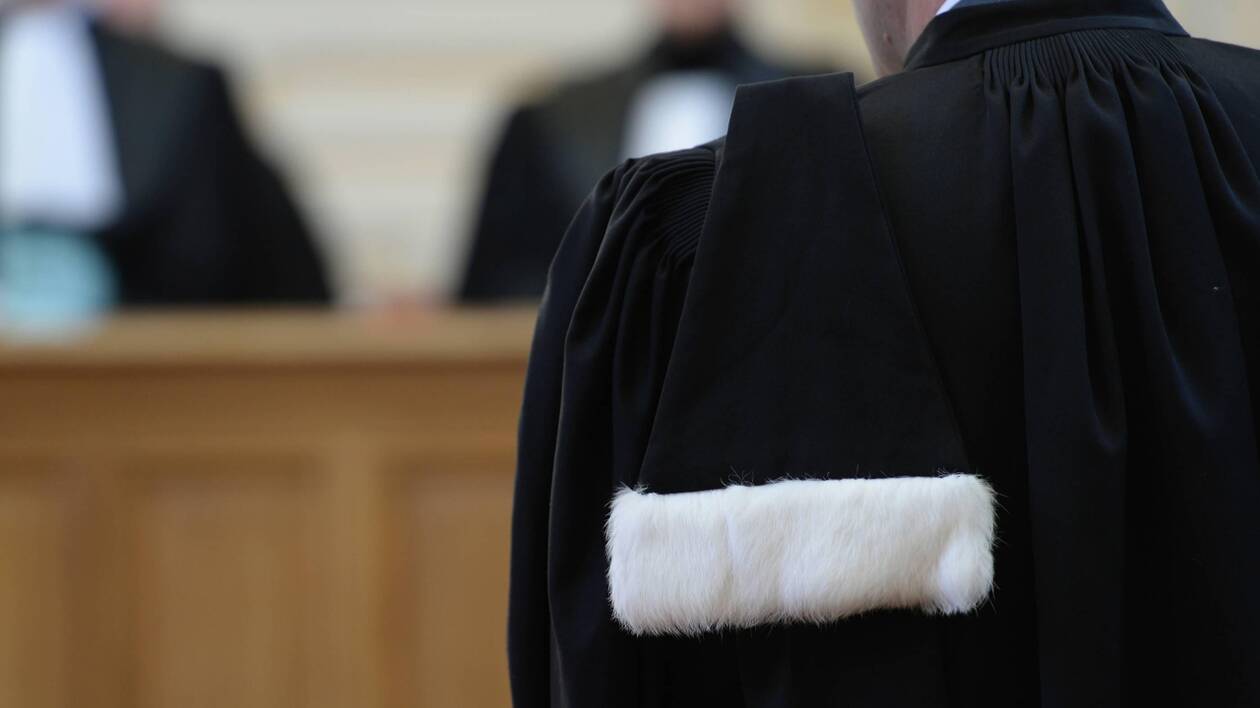 Au tribunal de Paris, cette fausse avocate suspectée de vol a été interpellée pendant le procès Sarkozy