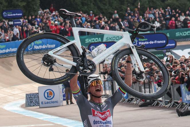 Paris-Roubaix : Mathieu Van der Poel, l’empereur des pavés