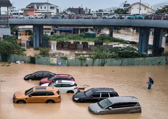 Vietnam frappé par des inondations : Au moins 90 morts au 