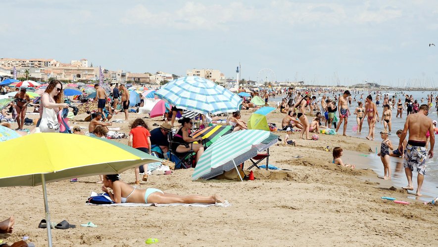 La cigarette sera interdite sur les plages, dans les parcs ou près des écoles, à partir du 1er juillet, annonce le gouvernement