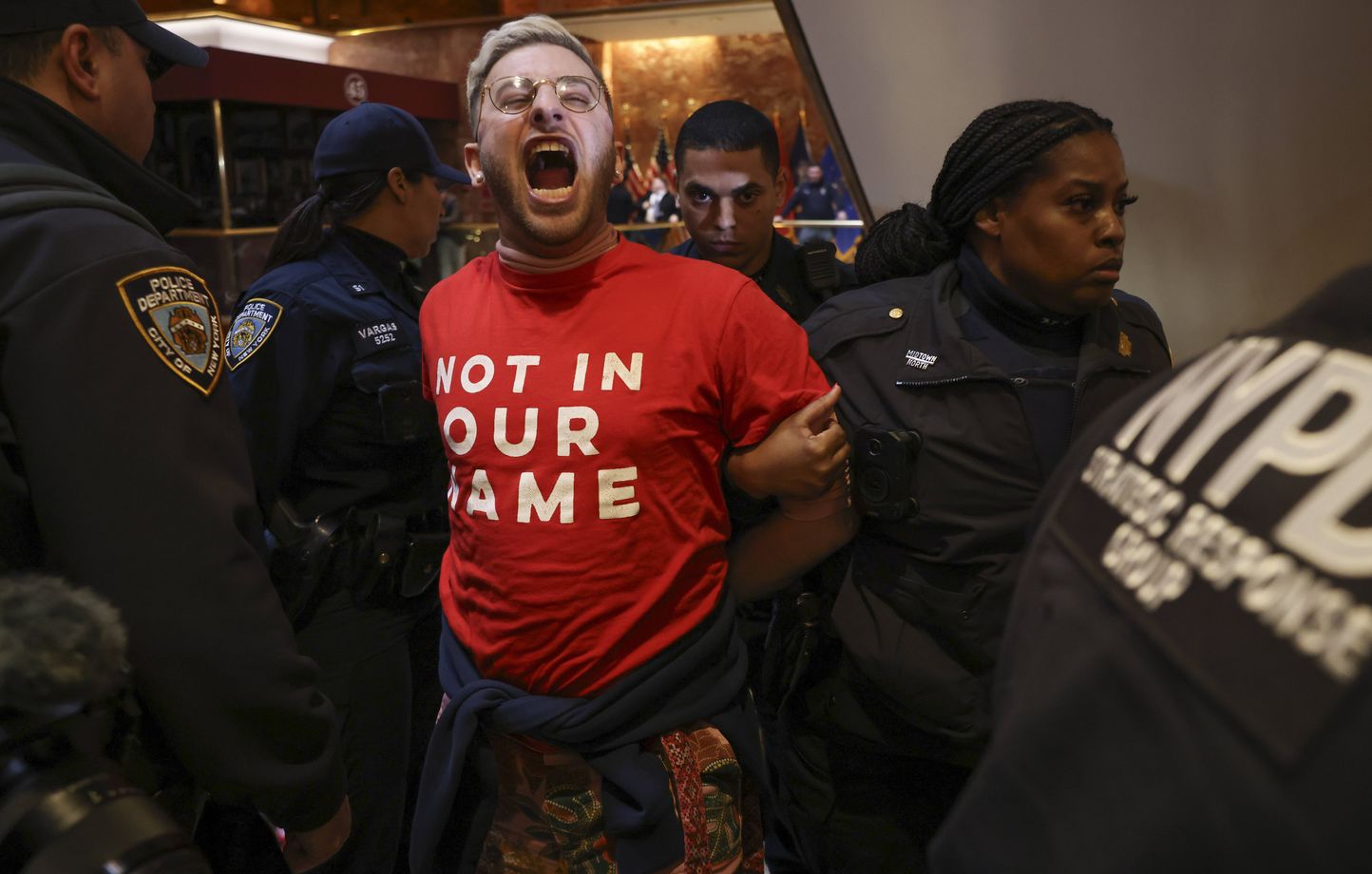 Etats-Unis : Une centaine d’arrestations lors d’une manifestation de juifs propalestiniens à la Trump Tower