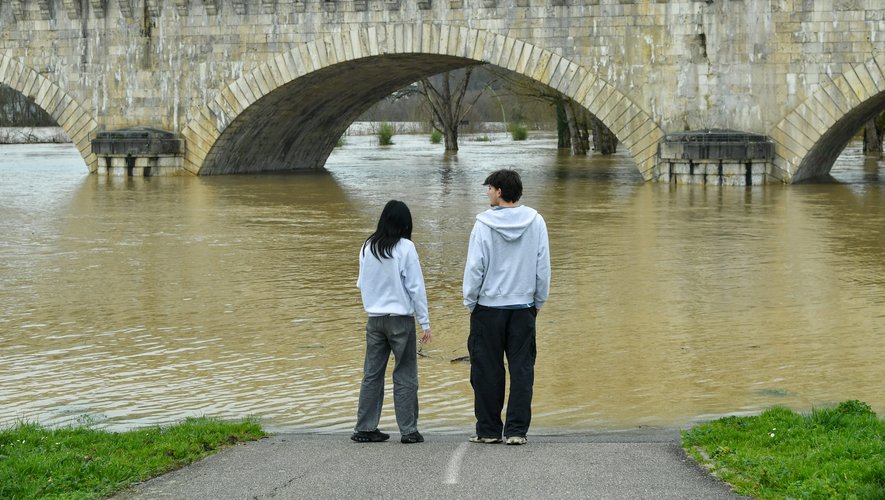 Intempéries: quatre départements toujours placés en vigilance rouge crues, la tempête Pedro va arriver sur la France