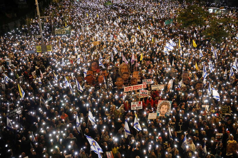 Israël : des dizaines de milliers de personnes dans les rues contre Nétanyahou