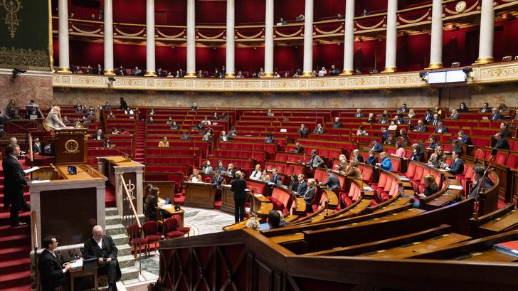 L’interdiction des réseaux sociaux aux moins de 15 ans avec application dès septembre adoptée à l’Assemblée