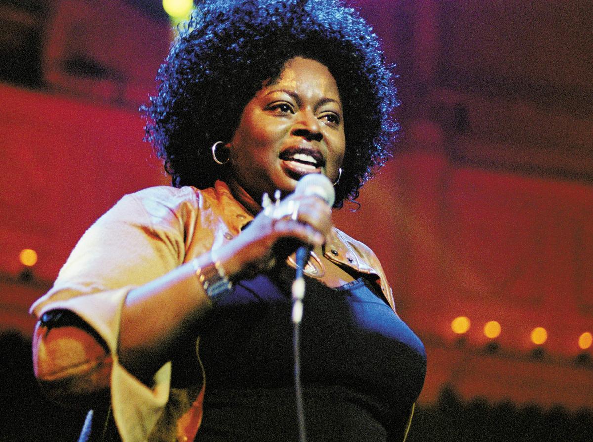 La chanteuse Angie Stone, connue pour son tube Wish I Didn't Miss You, décède brutalement dans un accident de voiture