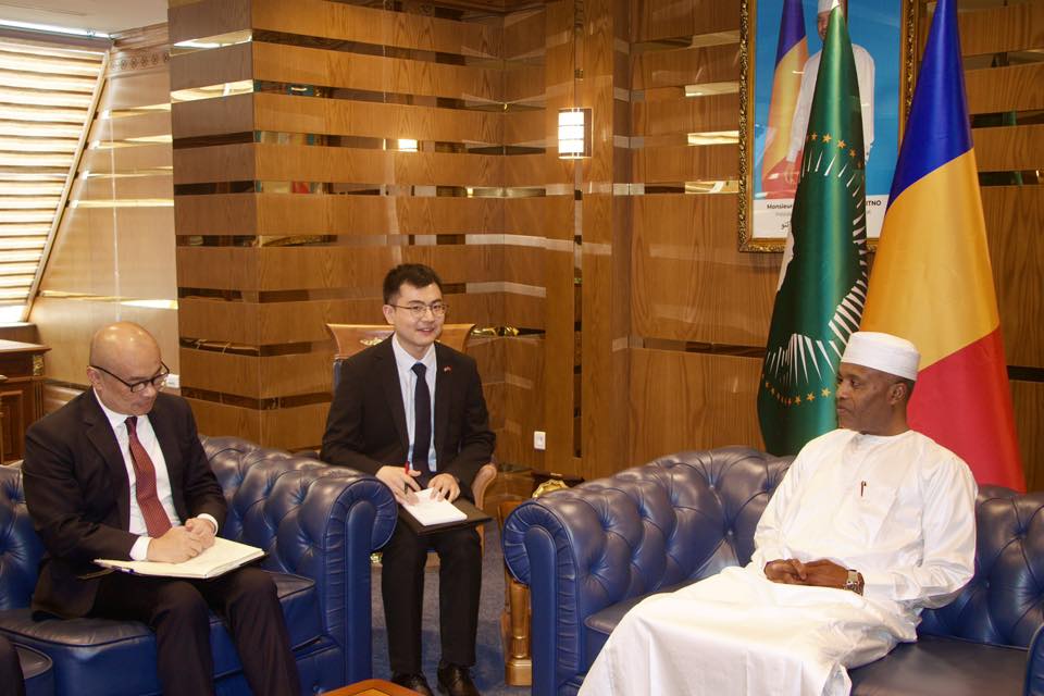 Tchad : Le Ministre d’État, Ministre des Affaires Étrangères, S.E. Dr Abdoulaye-Sabre Fadoul, a reçu en audience, ce jeudi 20 février, S.E.M. Wang Xining, Ambassadeur de la République Populaire de Chine  au Tchad.
