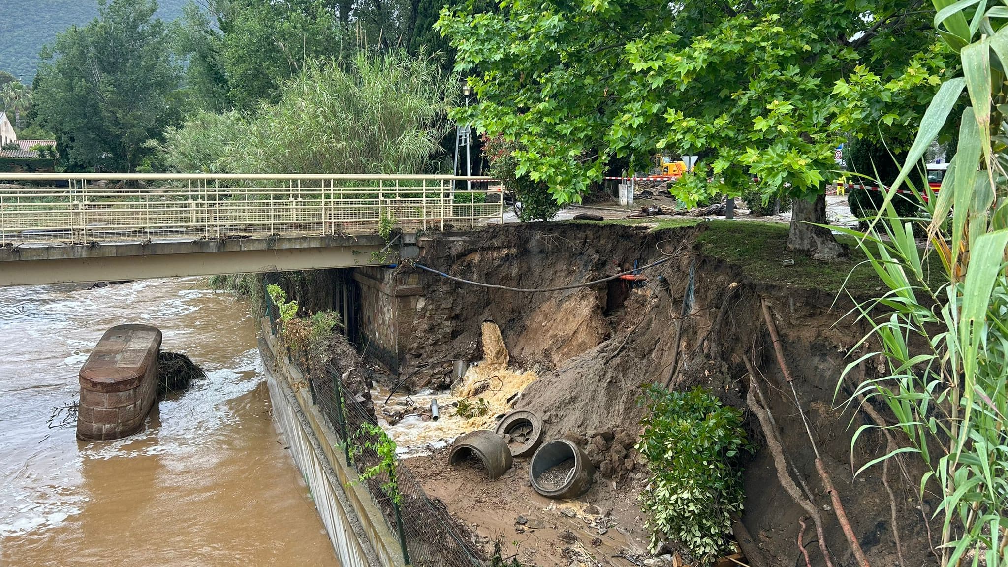 ORAGES DANS LE VAR: LE BILAN S'AGGRAVE AVEC TROIS MORTS, PLUS AUCUNE PERSONNE RECHERCHÉE