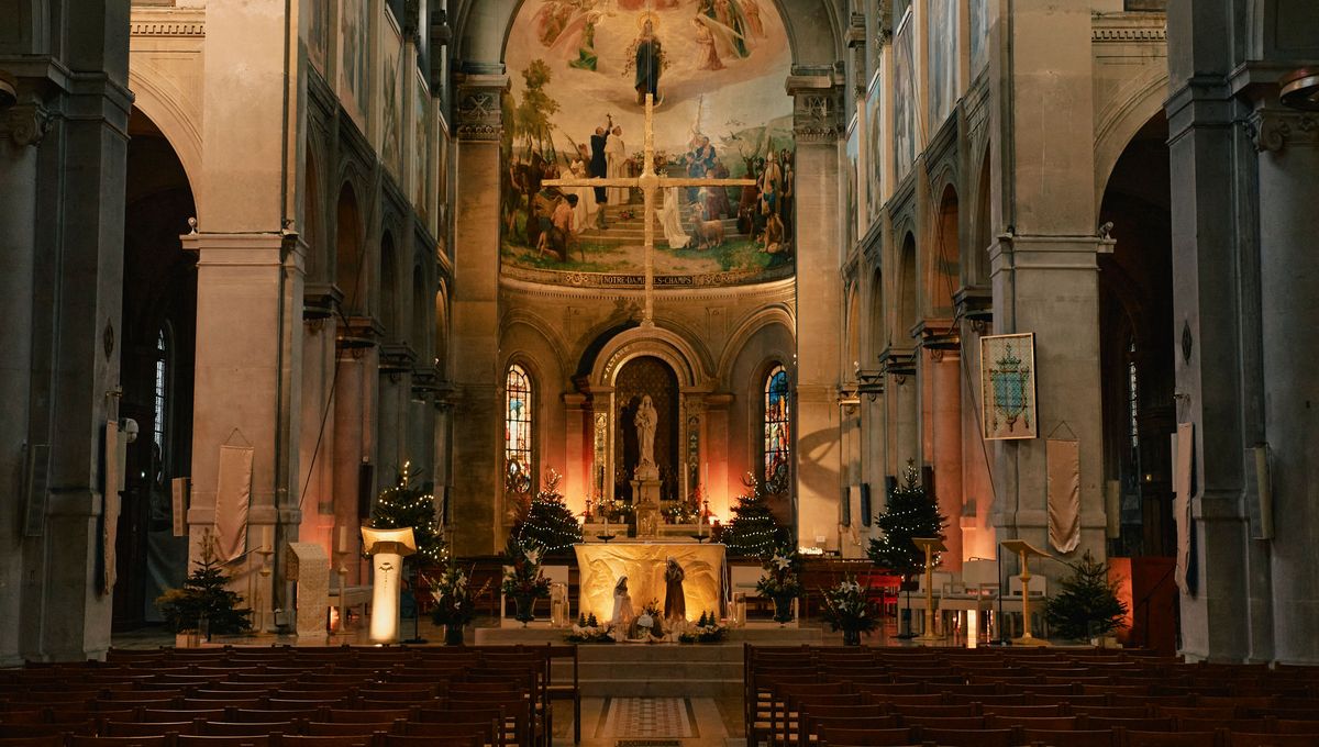 Paris : une enquête ouverte après deux départs de feu successifs dans l'église Notre-Dame des Champs