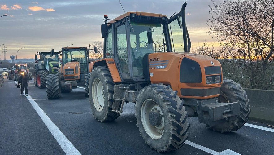 Crise des agriculteurs : Toulouse et son aéroport désormais ciblés, le gouvernement a un plan pour atténuer la colère