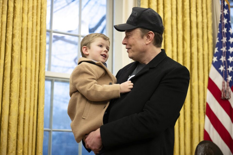 Papa pour la 14e fois, Elon Musk appelle son fils Seldon Lycurgus : les noms (loufoques) de ses autres enfants