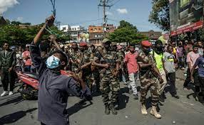 MADAGASCAR : DES GROUPES DE SOLDATS REJOIGNENT LES MANIFESTANTS DANS LA CAPITALE
