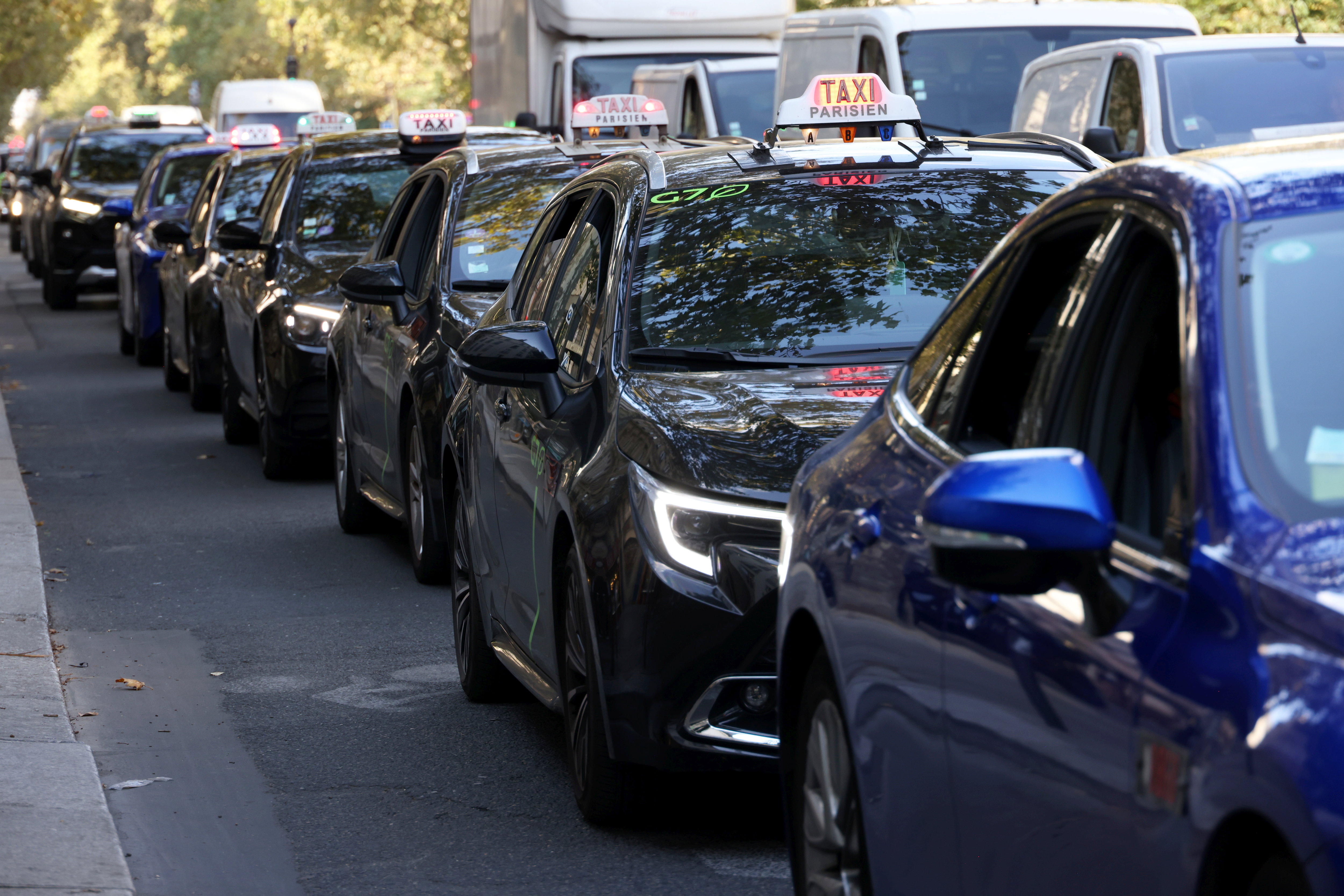 Manifestation des taxis : opération escargot sur l'A6, la circulation perturbée sur les routes d'Île-de-France