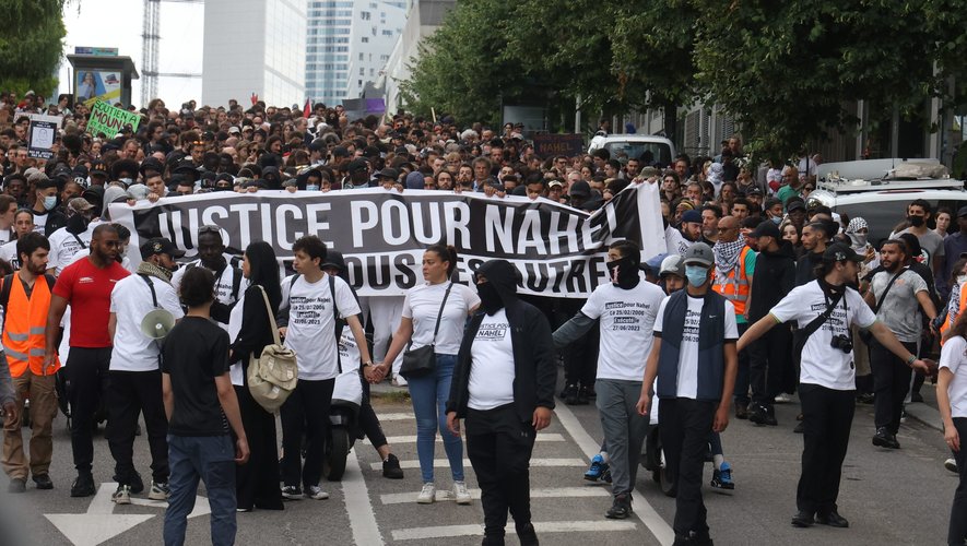Mort de Nahel : le parquet requiert un procès pour meurtre contre le policier qui a tiré sur l’adolescent de 17 ans