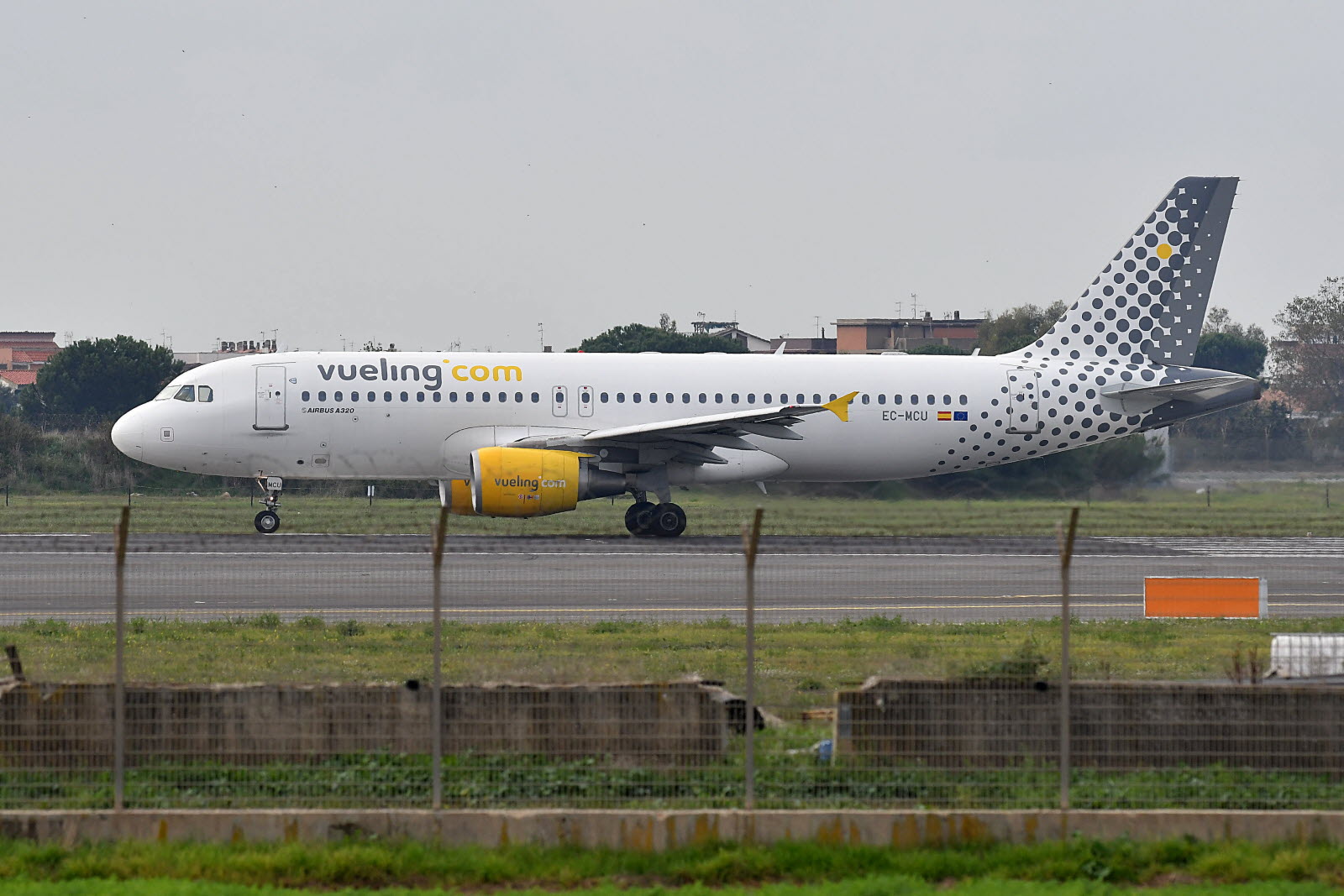 VUELING ACCUSÉE D'ANTISÉMITISME POUR AVOIR DÉBARQUÉ DES ADOLESCENTS JUIFS, LA COMPAGNIE DÉNONCE UNE "ATTITUDE CONFLICTUELLE"