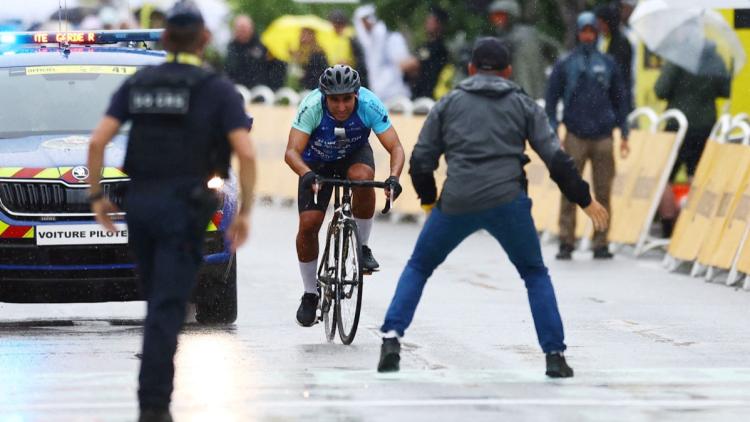 TOUR DE FRANCE 2025 : L'HOMME PLAQUÉ SUR LA LIGNE D'ARRIVÉE CONDAMNÉ À HUIT MOIS DE PRISON AVEC SURSIS