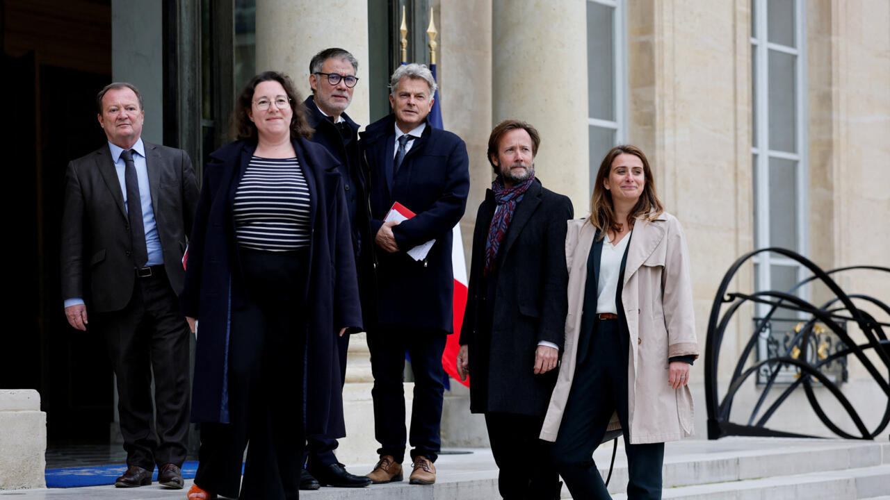 Crise politique : les chefs de parti, sauf ceux du RN et de LFI, à l’Elysée pour une réunion de crise avec Emmanuel Macron