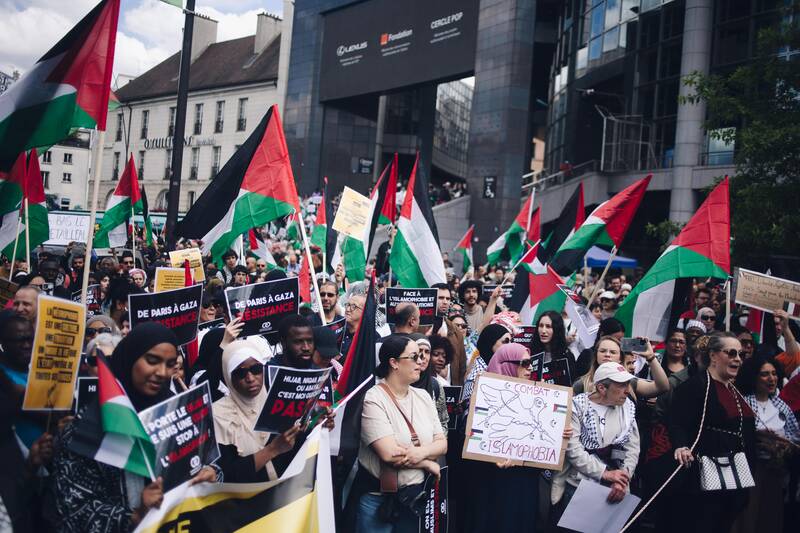 Paris ; des milliers de personnes dans la rue contre l’islamophobie