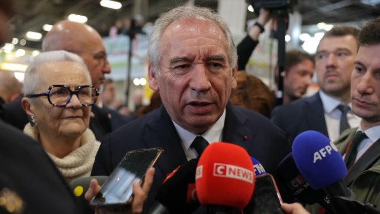 CRISE AVEC ALGER : FRANÇOIS BAYROU MONTE AU CRÉNEAU