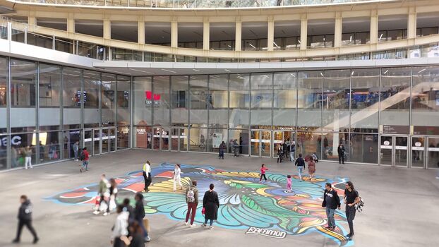 Paris : enquête après la découverte d’un homme décédé, le visage tuméfié, au forum des Halles