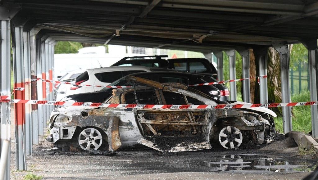 Attaques contre les prisons : de nouvelles voitures incendiées, les domiciles d'agents pénitentiaires ciblés