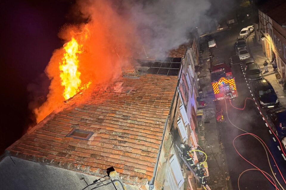 Grave incendie près de Toulouse : un pompier blessé, 50 soldats du feu déployés pendant des heures